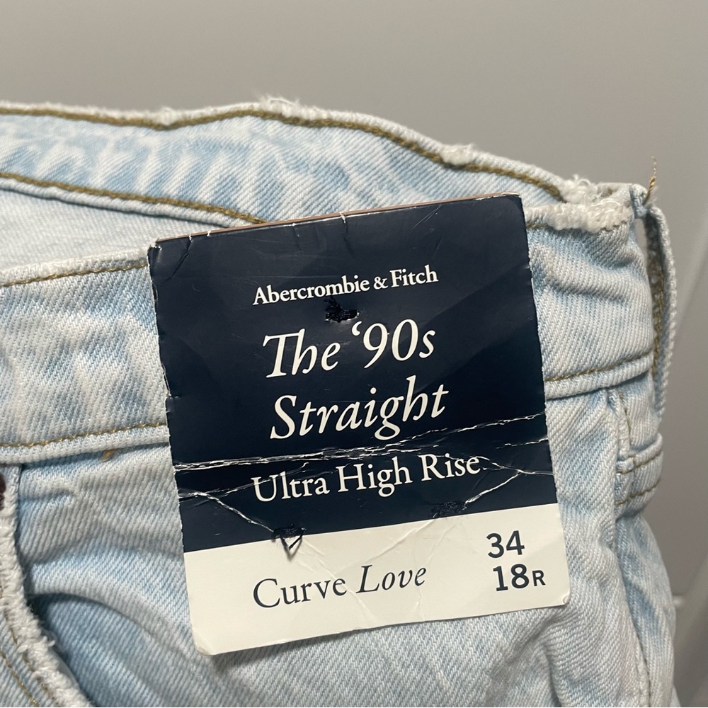 Abercrombie & Fitch The ‘90s Straight Ultra High Rise Light Wash Carpenter Jeans - Picture 5 of 6
